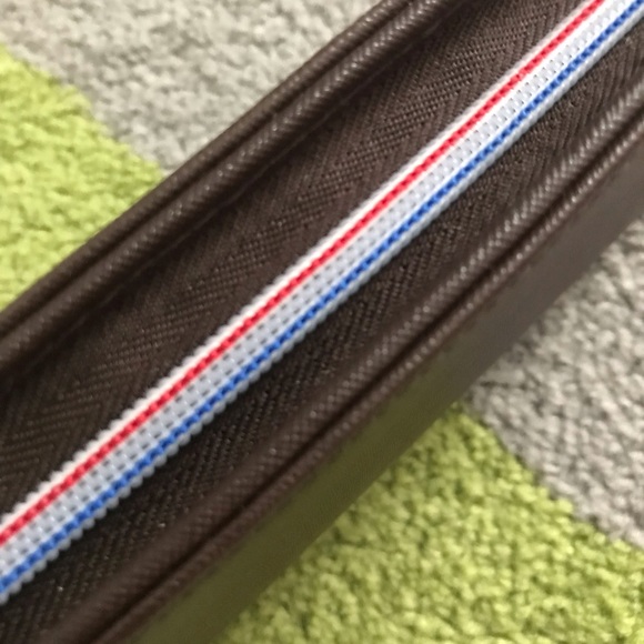 Jantaminiau×KLM Amenity Kit Clutch Bag Brown - Picture 4 of 5